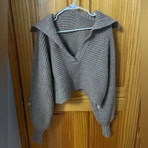 Zara oversized cropped sweater in taupe. Size M.